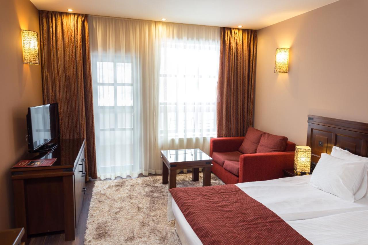 Family Hotel Strannopriemnitza オレシャク エクステリア 写真